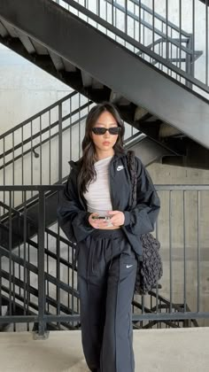 casual comfy school outfit idea sporty nike Stylish Sporty Outfits, Baddie School Outfits Highschool, Baddie School Outfits, Outfit Ideas Sporty, Casual Comfy Outfit, Outfits Highschool, Comfy School Outfits, School Outfits Highschool, Comfy Outfit