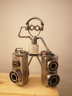 Mini Welding Projects, Money Making Welding Projects Ideas, Junk Metal Art, Welded Metal Art, Welding Crafts, Wood Yard Art, Recycled Metal Art, Metal Jewelry Making, Metal Figurines