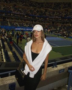 Us Open Spectator Outfit, Us Open Tennis Outfit, Ralph Lauren Aesthetic Summer, Rich Wife Outfit, Us Open Outfit, Aesthetic Rich Lifestyle, Dream Life Manifestation, Manifestation Vision Board, Woman Outfit Ideas