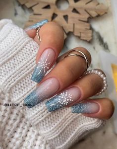 Snow Glitter Nails, Christmas Snow Nails, Christmas Nails Design Ideas, Glitter Nails For Christmas, Nails For Christmas Holiday, Christmas Nails With Glitter, Christmas Nails Snow, Winter Nails Snow, Winter Glitter Nails