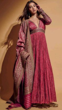 Anarkali Dress Pattern, Pooja Hegde, Indian Gowns Dresses, Tarun Tahiliani, Indian Gowns, Indian Bridal Outfits