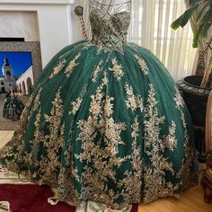 Emerald Green & Gold Embroidered Quinceaera Dress W/Tule Cape. Dress Has Multiple Layers Of Perfection, And Beautiful Jewels. Skirt And Cape Have A Slight Train. Excellent Condition, No Imperfections. Two Dresses Available: Both Are Size 6, One Taken In To Fit A Size 4. Corset With Pull String Will Allow For Comfortable Adjusting. Emerald Quinceanera Dress, Green Quince Dress, Quinceanera Dresses Green, Ball Gown Quinceanera Dresses, Green Quinceanera Dresses, Quinceanera Themes Dresses, Looks Kylie Jenner, Quinceanera Dresses Gold, Dresses Gold