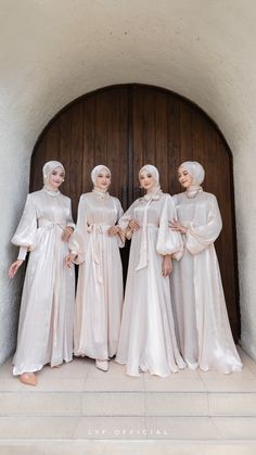 Kondangan Couple, Braids Maid Dresses, Hijab Bridesmaid, Outfit Ideas Muslim, Beige Bridesmaid Dress, Cream Bridesmaid Dresses, Beige Bridesmaids