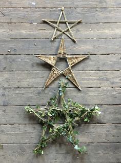 the star is made out of twigs and ivys on top of a wooden table