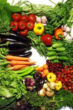 many different types of vegetables are arranged together