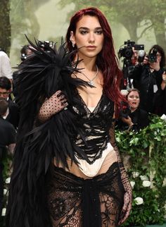 dua lipa Met Gala 2024 Dua Lipa Met Gala, The Met Gala, Up Hairstyles, Pretty People, Fashion Beauty, That Look, Carpet, Celebrities