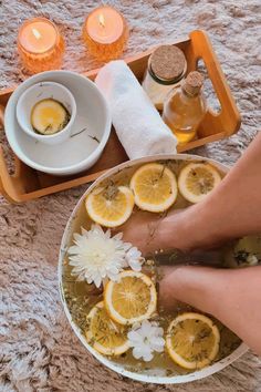 Foot Care Aesthetic, Spa Pedicure Ideas, Foot Spa Salon, Massage Therapy Aesthetic, Diy Spa Ideas, Spa Day Aesthetic, Foot Care Routine, Ayurveda Spa, Nature Spa