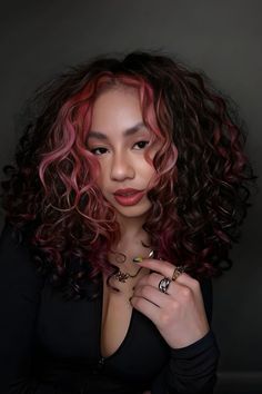 Pastel Pink Money Piece Hair Color Money Piece Curly Hair, Pink Money Piece Hair, Pink Money Piece, Money Piece Hair Color, Piece Hair Color, Curly Pink Hair, Pink Hair Streaks, Money Piece Hair, Pink Money