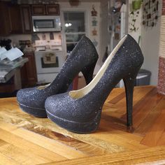 Size 7 Never Worn Laundry Platform, Chinese Laundry Shoes, Chinese Laundry, Shoes Black, Platform Heels, Black Shoes, Shoes Women Heels, Shoes Heels, Size 7