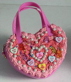 Stunning fake cake handbag, with an extendable gold strap for a crossbody bag. Decorated as a fake cake, topped with love hearts, gummy bears, pearls and fake sprinkles. Funky Purses, Fake Sprinkles, Diy Kandi Bracelets, Novelty Purses, Cake Bag, Fake Cake, Heart Bag, Love Hearts, Beaded Purses