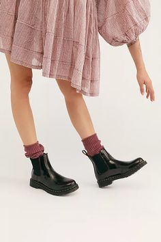 Dr Marten Chelsea Boots, 2976 Chelsea Boots, Chelsea Boots Outfit, Dr Martens 2976, Free People Boots, Doc Martens Outfit, Rm Williams, 2020 Style, Boho Boots