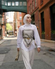 Foto Yearbook, Islamic Modest Fashion, Models Outfits, Diy Fashion Scarf, Muslim Style, Stylish Hijab, Cute Modest Outfits, Hijab Style Casual, Hijabi Fashion Casual