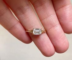 Emerald Cut Minimalist Moissanite Engagement Ring, Solitaire Split Shank Moissanite Ring, Daily Wear Ring, Gift For Her, 14K Solid Gold Ring Item Description: Stone - Moissanite & Simulated Diamond Shape-  Emerald Cut  1. White Gold: 10K/14K/18K 2. Yellow Gold: 10K/14K/18K 3. Rose Gold: 10K/14K/18K 4. Silver: Sterling Silver 925 Size Customization: What Size you want... * You can also Customize ring size in US 4 to US 12! It sometimes affects to price. * Main Stone & Shape Customization: Main Stone: Cubic Zirconia, Moissanite, Natural Diamond, CVD Diamond Shape Choice: Round Cut, Heart, Princess Cut, Pear Cut, Cushion Cut, Marquise, Oval Shape, Asscher, Emerald, Radiant, Old European Cut, Old Mine Cut * Check out Special Notes: At checkout, leave us a note in the message box for the Ring s Emerald Silver Engagement Ring, Heirloom Emerald Cut Moissanite Ring, Minimalist Moissanite Emerald Cut Ring, Silver Moissanite Diamond Ring, Emerald Cut, Emerald Split Shank Engagement Ring, Split Shank Emerald Cut Ring, Split Engagement Ring, Split Shank, Cvd Diamond