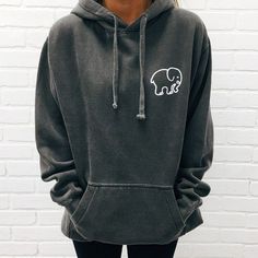 Oversized Pepper Moonlight Hoodie (91 CAD) ❤ liked on Polyvore featuring tops, hoodies, oversized tops, print hoodie, pattern tops, oversized hoodies and hooded pullover Hoodies For Teens, Oversized Tops, Ivory Ella, Clothes Ideas, Print Hoodie, Inspiration Mode, Oversize Hoodie, Hoodie Top, Outfits Casuales