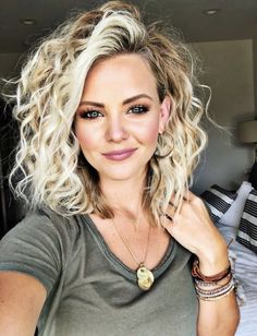 Blonde Tips, Stylish Short Hair, Curly Hair Tutorial, Blonde Curly Hair, Short Curly Hair, Curly Hairstyle, Great Hair, Curly Hair Styles Naturally, Wavy Hair