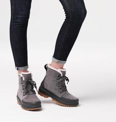 Water and windproof construction, extra insulation and a flexible rubber outsole are winter-ready What To Wear With Duck Boots, Mule Shoes Outfit, Fall Boot Trend, London Winter Fashion, Stylish Winter Boots, Sorel Boots Womens, Combat Boots Style, Fashion Goals, Sorel Boots