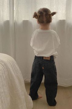 kid, relaxed style, minimalist kids Minimalist Kids, Fashion Architecture, Blog Themes, Girl Fits, Baby Style, Stylish Kids, Girl Mom