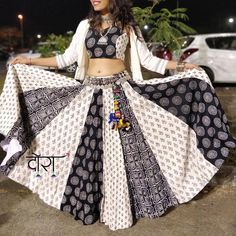 😍😍❣ . #navratri #navratrichaniyacholi #navratricollection #navratrispecial #navratriwear #navratricollection2018 #navratrinights #sepcial… Ghaghara Choli, Mode Batik, Choli Blouse Design, Lehenga Choli Designs, Indian Outfits Lehenga