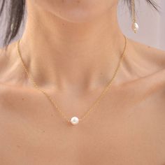 This dainty pearl drop necklace is suitable for any look adding an elegant touch.  I love this piece for wedding occasions, brides or bridesmaids ️ Made of  Freshwater Pearl and 14k gold filled.  Handmade in USA ITEMS DETAILS: Water Resistant Material : 14k Gold filled Ivory Freshwater Pearl Length 16 " plus 2 inches of adjustable extender chain Notice this is a natural stone, therefore, may vary in shapes Jewelry Care We at Alma Libre Jewelry understand that every person is different and we eac Floating Pearl Necklace, Bride Necklace, Jewelry Delicate, Pearl Drop Necklace, Necklace Pearl, June Birth Stone, Drop Necklace, Bridesmaid Jewelry, Pearl Drop