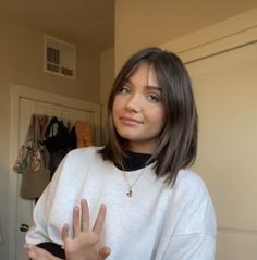 Kaia Gerber Bob Hair, Unstyled Bob, Matcha Outfit, Bella Hadid Bob Haircut, Brown Bob Aesthetic, Gracie Abrams Bob Cut, 1990s Hair, Messed Up Hair