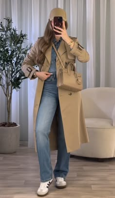 Winter In Spain Outfits, Trench Outfit, Trench Coat Outfit, Beige Outfit, Fashion Top Outfits, Stylish Work Attire, Woman Suit Fashion