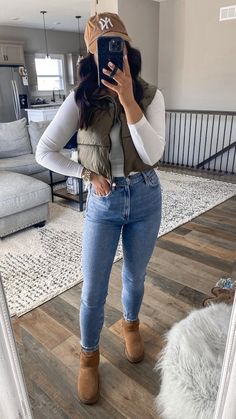 New Years Eve Casual Outfit Ideas, Casual Nye Outfit, Cold Winter Fashion, New Years Eve Casual Outfit, Casual New Years Eve Outfits, Winter Fashion Cold, Trendy Mom Outfits, Outfit Ideas Winter, Winter Coat Outfits