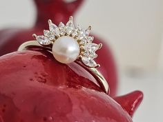 Pearl Sunset Ring PRODUCT INFORMATION DETAİLS *Metal Type: Solid 8K/14K/18K (White/Yellow/Rose) Gold *Center Gemstone: White (Pearl quality freshwater pearls with very high luster and smooth surface.) *Ring Band Width : 1 mm *Pearl Size: 5 mm *Ring Weight: 2 Gram *Standard Ring Size: 7 *Round Side Stones: 1.10 mm (10 pieces) *Marquise Side Stones : 2*1 mm (6 pieces Optional Diamond *Quality: VS1 - SI *Carat: 1.10 ct *Colour: E - F  GIFT  ❥ Your product will be sent in a nice high quality jewelry box. ❥ If you have a gift note at the time of purchase, I will be happy to write it on the card. ❥ And there is more than that! I will also send you a gift, a silver jewelry, which is handmade in my atelier. Oh, this would be a surprise!       RETURN POLICY ❥ Item will be produced according to the Marquise Side Stones, Sunset Ring, Vintage Pearl Ring, Pearl Rings Vintage, Jewelry Minimal, Ring Pearl, Minimal Ring, Vintage Pearl, Vintage Pearls