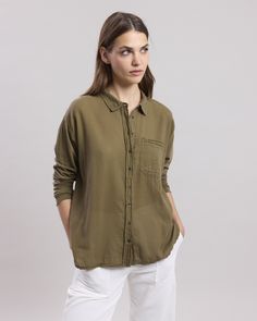 Womens' plain cotton double-fabric shirt. Long sleeves, shirt collar, and visible button placket. Chest patch pocket. Cotton Shirts Women, Mens Vest, Style Chic, Shirt Collar, Button Placket, Summer Collection, Patch Pocket, Cotton Shirt, Casual Style