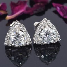 Art Jewelry Design, Expensive Jewelry Luxury, Round Solitaire, Halo Earrings Studs, Solitaire Studs, Earrings Round, Jewelry Luxury, Earrings Diamond, Expensive Jewelry