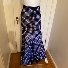 Tie-Die Slip On Skirt. New Without Tags. All Sales Final Fitted Skirt With Lined Extra Large Hem, Blue Fitted Long Skirt, Fitted Long Blue Skirt, Blue White, Womens Skirt, Color Blue, Slip On, Blue And White, Skirt