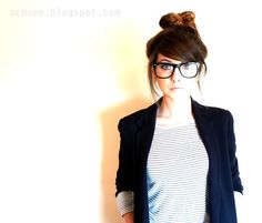 loving everything about this look--clothes, hair, glasses, makeup, etc. adorable! Geek Girl Fashion, Chic Glasses, Nerd Chic, Nerd Glasses, Zoella, Geek Fashion, Fashion Eyeglasses