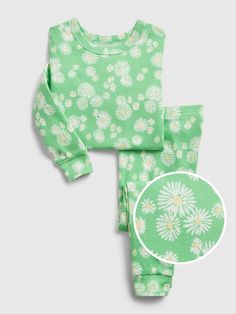 NEW $30 GAP 100% Organic Cotton Daisy Floral Print Long Sleeve Pajama Set  Size 5T Soft 100% organic cotton knit. Long sleeves with banded cuffs. Crewneck. Elasticized waist at pants. Cute all over daisy flower print on green background. Brand new with tags. Retails for $30. All of my items are guaranteed 100% AUTHENTIC or your money back. Girls Outfits, Knit Crewneck, Baby Gap, Baby & Toddler Clothing, Long Sleeve Pyjamas, Toddler Girl Outfits, Pj Sets, Toddler Fashion, Daisy Flower