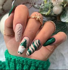 nailsbycoke on instagram Kutek Disney, December Nails, Cute Christmas Nails, Christmas Gel Nails, Almond Nail, Christmas Green, Xmas Nails, Christmas Nail Designs, Nail Arts