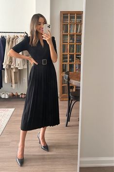 Office Dress Midi, Corporate Midi Dress, Black Dress With Belt Classy, Black Dress Professional Outfit, Winter Dress Outfit Work Office Wear, Midi Dress Professional, Black Midi Dress Classy, Dress Belts Formal, Midi Business Dress