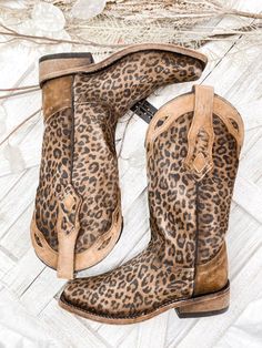 Corral Women's Leopard Print Square Toe Cowgirl Boots C3788 | Painted Cowgirl Western Store Cowgirl Boots Square Toed, Cute Cowgirl Boots, Square Toe Western Boots, Bota Country, Western Shoes, Leopard Print Boots, Corral Boots, Estilo Country, Western Boots Women