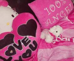 trashy, y2k, mcbling, hellokitty Pink Emo, Mcbling Fashion, 2000s Girl, Trashy Y2k, Pink Y2k, Cute Bedroom Decor, Aesthetic Y2k