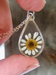 This necklace will come in your choice of sterling silver or 14k gold filled! Both are hypoallergenic and great for sensitive skin. The chain is 18 inches long with a single jump ring and clasp to close the necklace. The chain can be made longer or shorter by request. Resin Flower Necklace, Daisy Jewelry, Necklace Resin, Daisy Necklace, Teardrop Necklace, Floral Necklace, Resin Flowers, Drop Necklace, Tear Drop