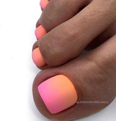 Trending Pedicure Colors Summer 2023, Hot Pink Pedicure Toenails, Beach Toe Nail Colors, Beach Toe Nails Vacation, Beach Toes Pedicure, Summer Mani Pedi Combos, Orange Toe Nails, Summer Pedicure Colors, Pedicure Design