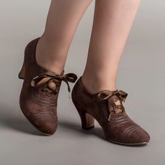 American Duchess: PRE-ORDER Claremont Women's Retro Oxfords (Brown) 1930s Shoes, American Duchess, How To Clean Suede, Oxford Pumps, Grosgrain Ribbon Bows, Swing Dancing, London College, Suede Oxfords, Oxford Boots