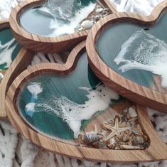 Love Resin Board ocean beach Shells Art, Epoxy Art, Resin Ideas, Women's Bags By Shape, Resin Projects, Diy Resin Art, Deco Floral