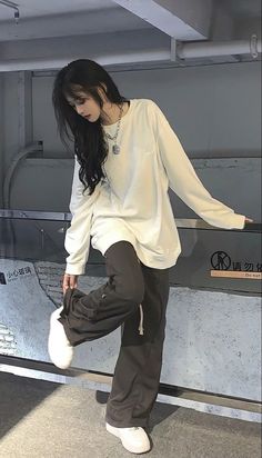 Dm me if you want to be credited Korean Outfit Street Styles, Korean Casual Outfits, Tomboy Outfits, Tomboy Fashion, 가을 패션, Korean Street Fashion, Fashion Mode