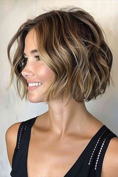 Short Cute Chin Length Cut Beach Wave Bob Hairstyles, Short Hair For Double Chin, French Bobs, Timeless Hairstyles, Haircut Design, Haircuts For Ladies, Chic Haircut, To Try