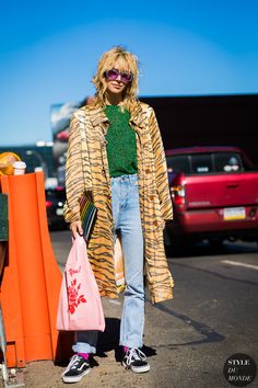 Tiger Coat Outfit, Creative Street Style, Playful Style Fashion, Camp Style Fashion, Fashion Photography School, Creative Fashion Photography, Interesting Outfits, Outfit Street