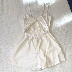 Never Worn. No Dirt Marks Anywhere. Size Small (Tall). Open/Tie Back. Perfect If Your On The Taller Side Or If You Have A Longer Torso. White Jumpsuits And Rompers With Pockets For Loungewear, White V-neck Jumpsuits For Daywear, White Cotton V-neck Jumpsuits And Rompers, White Cotton V-neck Jumpsuit, Summer Cotton Jumpsuits And Rompers For Daywear, White Overall Jumpsuits And Rompers For Loungewear, White Overalls For Day Out, Casual Cotton Jumpsuits And Rompers For Daywear, Cotton Jumpsuits And Rompers With Pockets For Daywear