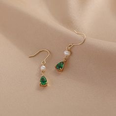 Introducing our stunning minimalist teardrop emerald gold and pearl drop earrings! Handcrafted with care and attention to detail, these earrings are the perfect blend of classic and modern style. The teardrop-shaped emerald gemstones are delicately set in 18k gold plated, giving these earrings an elegant and timeless look. The addition of the lustrous cultured pearls adds a touch of sophistication to these already stunning earrings. Measuring approximately 31mm in length, 5mm width, these earrin Elegant Teardrop Earrings For May Birthstone Gift, Elegant May Birthstone Teardrop Earrings, Elegant Teardrop Earrings For May Birthstone, Elegant Teardrop May Birthstone Earrings, Formal Pearl Drop Earrings For May Birthstone, Elegant Emerald Drop Earrings, Elegant May Birthstone Dangle Teardrop Earrings, Classic Teardrop Emerald Jewelry, Pearl Drop Earrings For May Birthstone