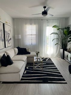 Living Room Designs Studio Apartment, Small Home Office Living Room, Black And White Apartment Ideas, Cream Couch White Walls, Living Room Inspo Beige Couch, Green And Black Decor Living Room, Modern Black Apartment Aesthetic, Black White Apartment Decor, Small Apt Living Room Ideas