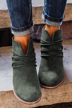 Olivia Mark - Criss Cross Slip-on Pointed Toe Heeled Boots with Chic Styling Lisa Fischer, Chunky Heel Booties, Estilo Chic, Classic Boots, Pointed Toe Heels, Braided Strap, Round Toe Heels, Toe Designs, Style Chic