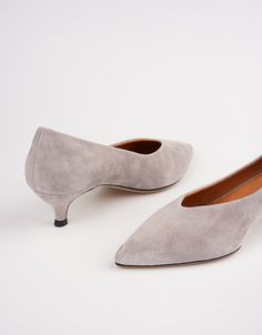 Product information:
 

Popular elements: shallow mouth
 
 Toe shape: pointed
 
 Upper material: sheep suede (sheep)
 
 Style: simple
 
 Applicable gender: female
 
 Heel height: middle heel (3-5CM)
 
 Pattern: plain



Size Information:
 

Size: 36,38,35,39,37,40


 
  
   US
   EUR
   UK
   AUS
   JPN
   KOR
  
 
 
  
   5
   35
   2,5
   3.5
   21
   228
  
  
   5.5
   35.5
   3
   4
   21.5
   231
  
  
   6
   36
   3.5
   4.5
   22
   235
  
  
   6.5
   37
   4
   5
   22.5
   238
  
  
   7
   37.5
   4.5
   5.5
   23
   241
  
  
   7.5
   38
   5
   6
   23.5
   245
  
  
   8
   38.5
   5.5
   6.5
   24
   248
  
  
   8.5
   39
   6
   7
   24.5
   251
  
  
   9
   39.5
   6.5
   7.5
   25
   254
  
  
   9.5
   40
   7
   8
   25.5
   257
  
  
   10
   41
   7.5 Beige Pointed Toe Leather Shoes Of Medium Width, Suede Court Shoes With 4-inch Heel And Pointed Toe, Suede Pointed Toe Court Shoes With 4-inch Heel, 4-inch Heel Suede Pointed Toe Heels, Medium Width Leather Pointed Toe Slip-on Flats, Deer Skin, Ghana, Caribbean Netherlands, Guatemala