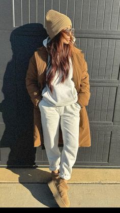 Chelsea Deboer Style Winter, Womens Cozy Winter Outfits, Warm Comfy Outfits Cold Weather, Sweatshirt Over Dress Outfit, Chelsea Deboer Hair, Chelsea Deboer Outfits, Casual Winter Outfits For Women Cold Weather, Comfy Cold Weather Outfits, Chelsea Deboer Style