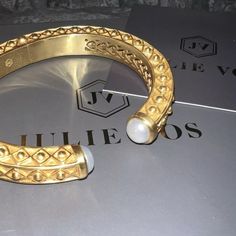 Retired Julie Vos In Excellent Condition Questions? Leave A Comment Below! Paisley Jewelry, Modern Geometric Jewelry, Julie Vos Jewelry, Jewelry Manufacturing, Julie Vos, Pearl Cuff, Geometric Jewelry, Leave A Comment, Womens Jewelry Bracelets